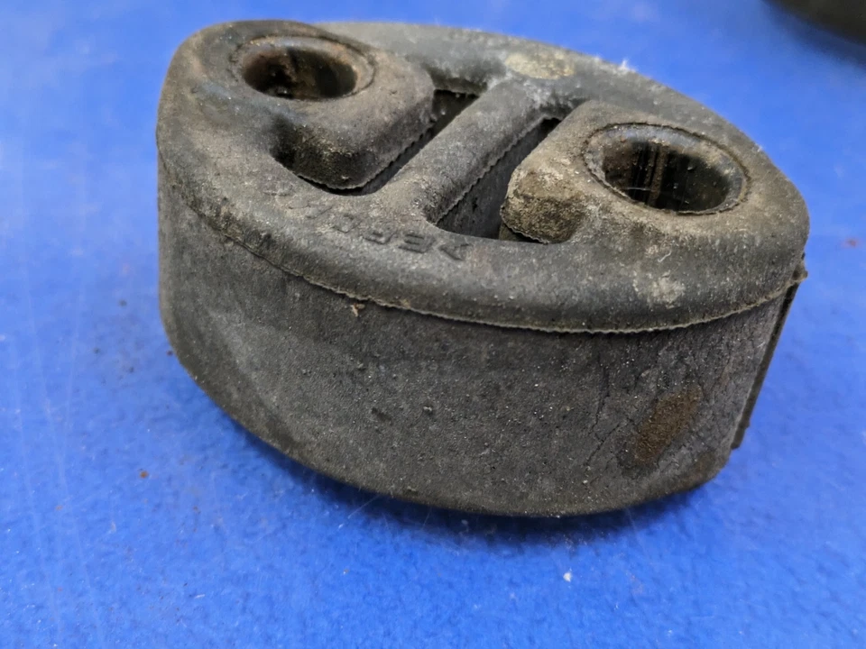 *CANTIDAD 1* TOYOTA 4RUNNER TACOMA FJ CT200h IS350 ESCAPE OEM SOPORTE suspensión Foto 3 de 4