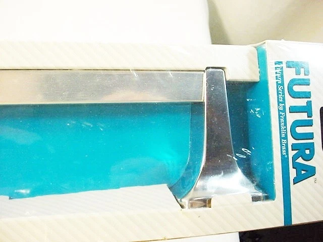 Toallero Franklin Latón Serie Futura Plateado 24" Nuevo En Paquete Sellado FSh Foto 2 de 4