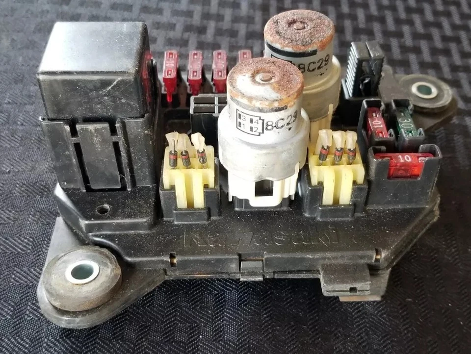 Panel de fusibles Kawasaki GPZ750 1984 ♻️ Foto 3 de 4