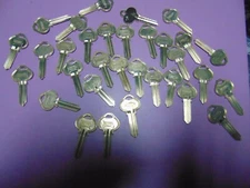 30  KEYS   RUSSWIN    1011 B  KEYS BLANKS UNCUT       LOCKSMITH
