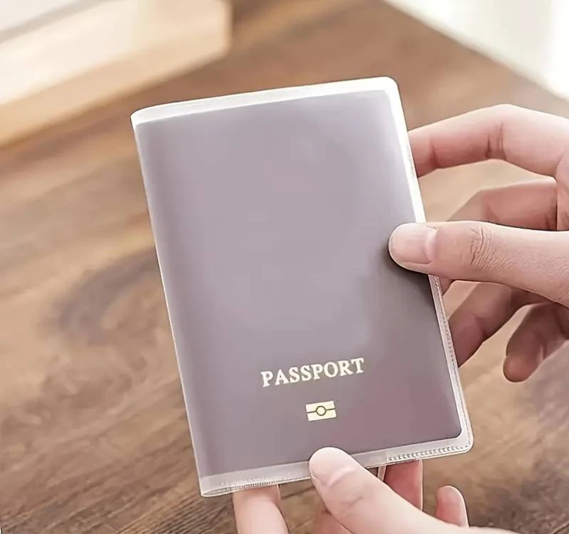 Protection et Couverture Transparente Imperméable Pour Passeport Original Neuf - Photo 2/4