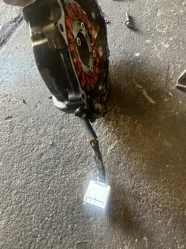 Honda CBR600RR 2003 rectificador y magneto Foto 2 de 4