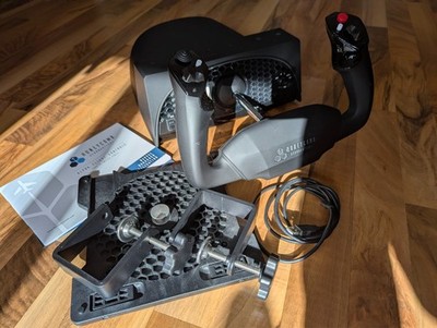 Honeycomb Alpha Flight Controls Yoke & Switch Panel