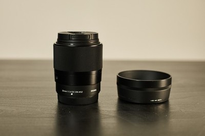 Sigma 30mm f/1.4 Contemporary DC DN Lens with hood -For X MOUNT  fujifilm