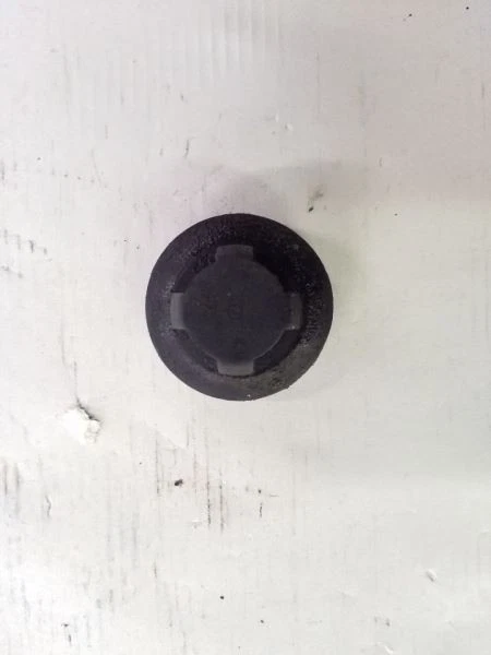 Buje de ojal inferior del radiador | Se adapta a Volkswagen Passat 1998-2001 Foto 2 de 4