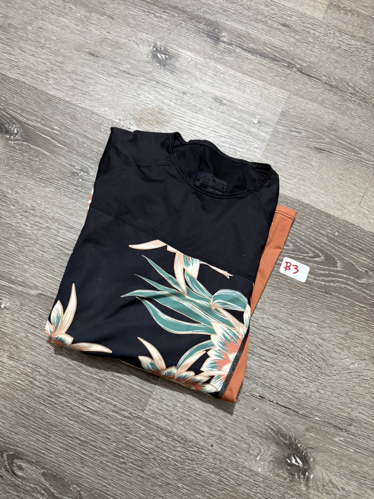 Patagonia Womens Long Sleeve Micro Swell Black Tropical Floral 71871 Rashguard M thumbnail 2