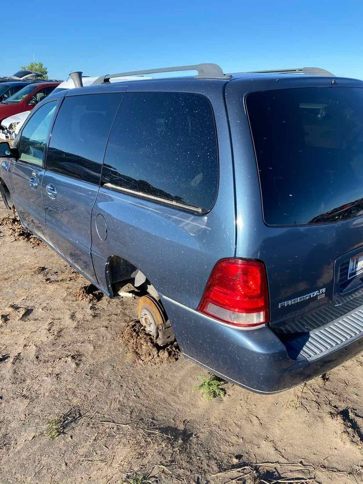 Б/у воздухоочиститель в сборе подходит: 2006 Ford Freestar класса A - Изображение 2 из 4