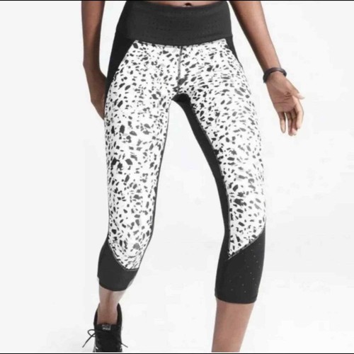 Cool Black \u0026 White Capri Leggings size 