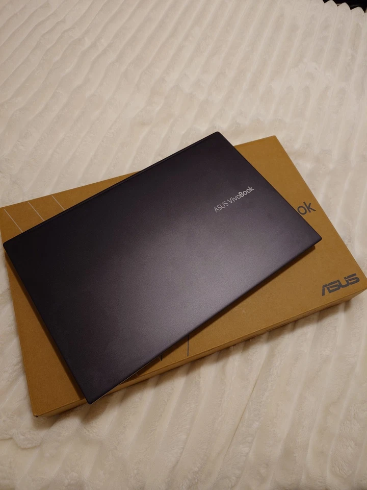 Asus VivoBook S15 OLED - Bild 2 von 4
