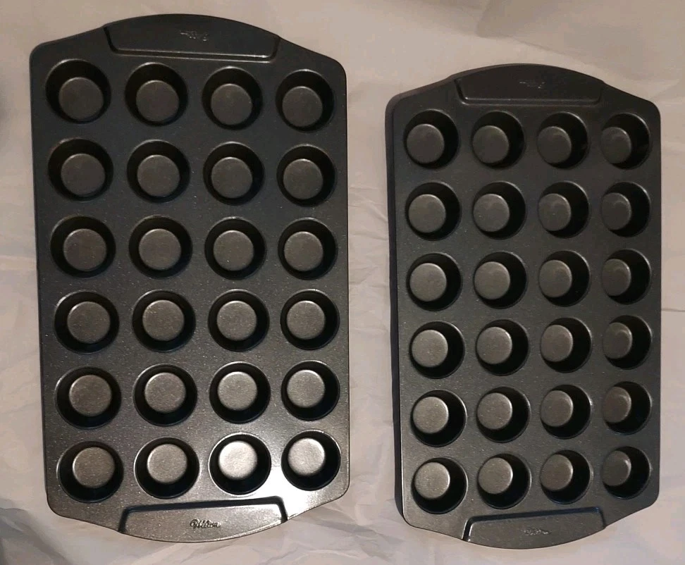 Pair (2) of Wilton 24-Count 2" Mini Muffin/Cupcake Heavy Nonstick Baking Pans
Opens in a new window