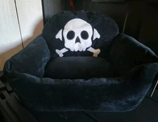 Pet Bed Dog Or Cat Black Skull and Crossbones Sz Small New Halloween Ea