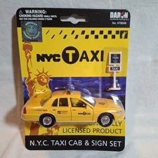 NYC Taxi Cab & Sign Set Die-Cast Car – Official Licensed Daron Model RT8948 2008