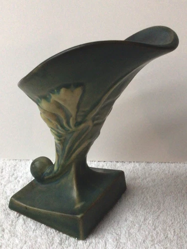 Vintage Roseville Pottery Freesia Cornucopia Green 197-6
