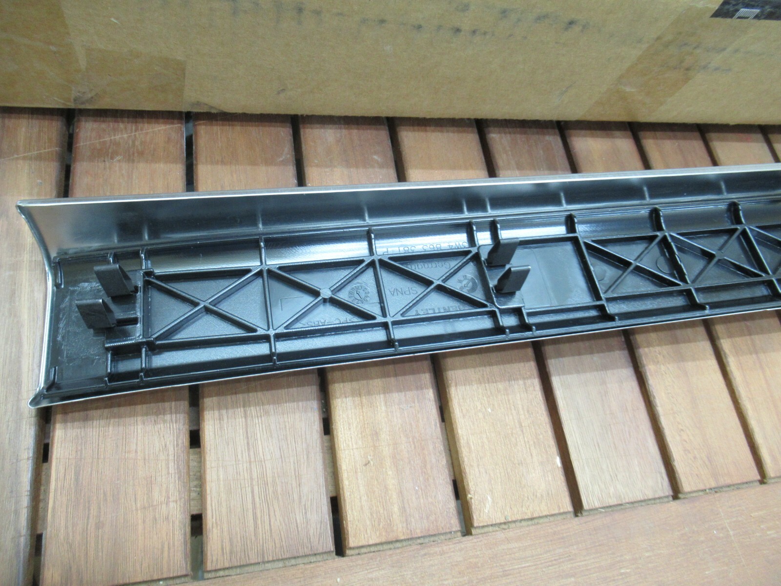 2006 - 2012 BENTLEY CONTINENTAL FRONT LEFT DOOR SILL SCUFF PLATE TRIM COVER OEM