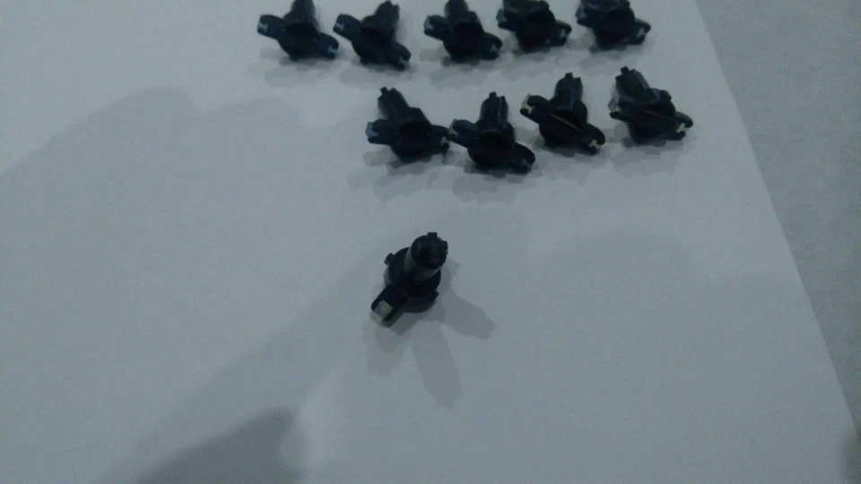 Commodore C64 / vic 20 / C16 Replacement Keyboard key post contact lot of 5 - Image 2 of 3