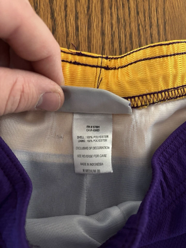 LOS ANGELES LAKERS Basketball Shorts NBA OFFICIAL Boys/Youth Medium VTG Vintage - Image 4 of 4