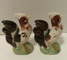 VINTAGE ROOSTER SALT N PEPPER SHAKERS HAND PAINTED, CORK PLUGS, JAPAN 