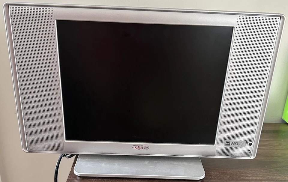 Sanyo DP15647 19" LCD Television / Monitor  TESTED Vintage Gamers TV + Remote - Image 2 of 4