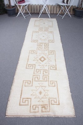 Turkish Runner Rug 3,1x10,8 ft, Vintage Herki White Floral Wool Rug