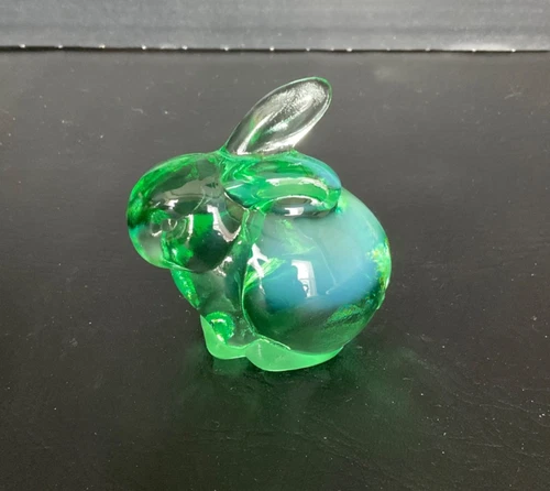 Fenton willow green Opalescent Glass Sitting Bunny Figurine paperweight 3” Tall