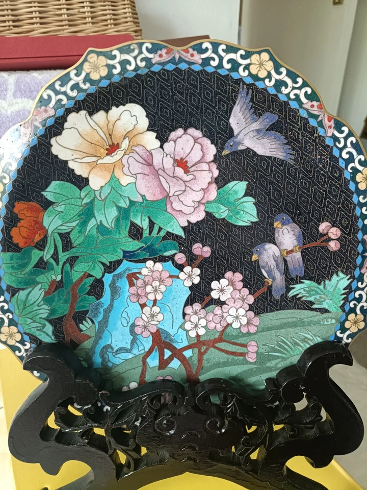 A large Japanese cloisonné charger decorated with birds on flower branches - Image 2 of 4
