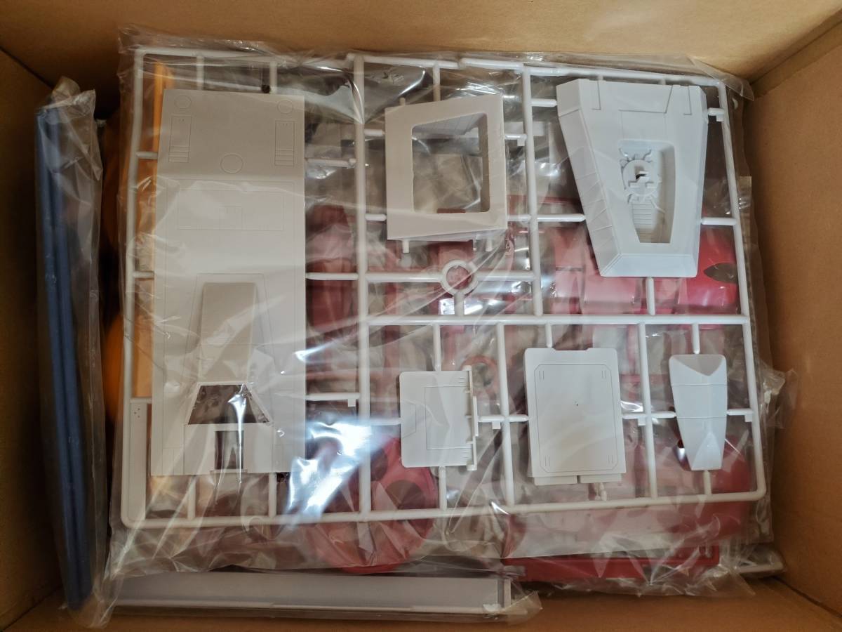 Bandai White Base 1/400 Scale Model Kit Gundam Collection Bandai White Base 1/400 Scale Model Kit Gundam Collection
