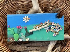 Il Gargano - Dipinto A Mano Su Sassi Di Mare In Acrilico E Base Di Legno