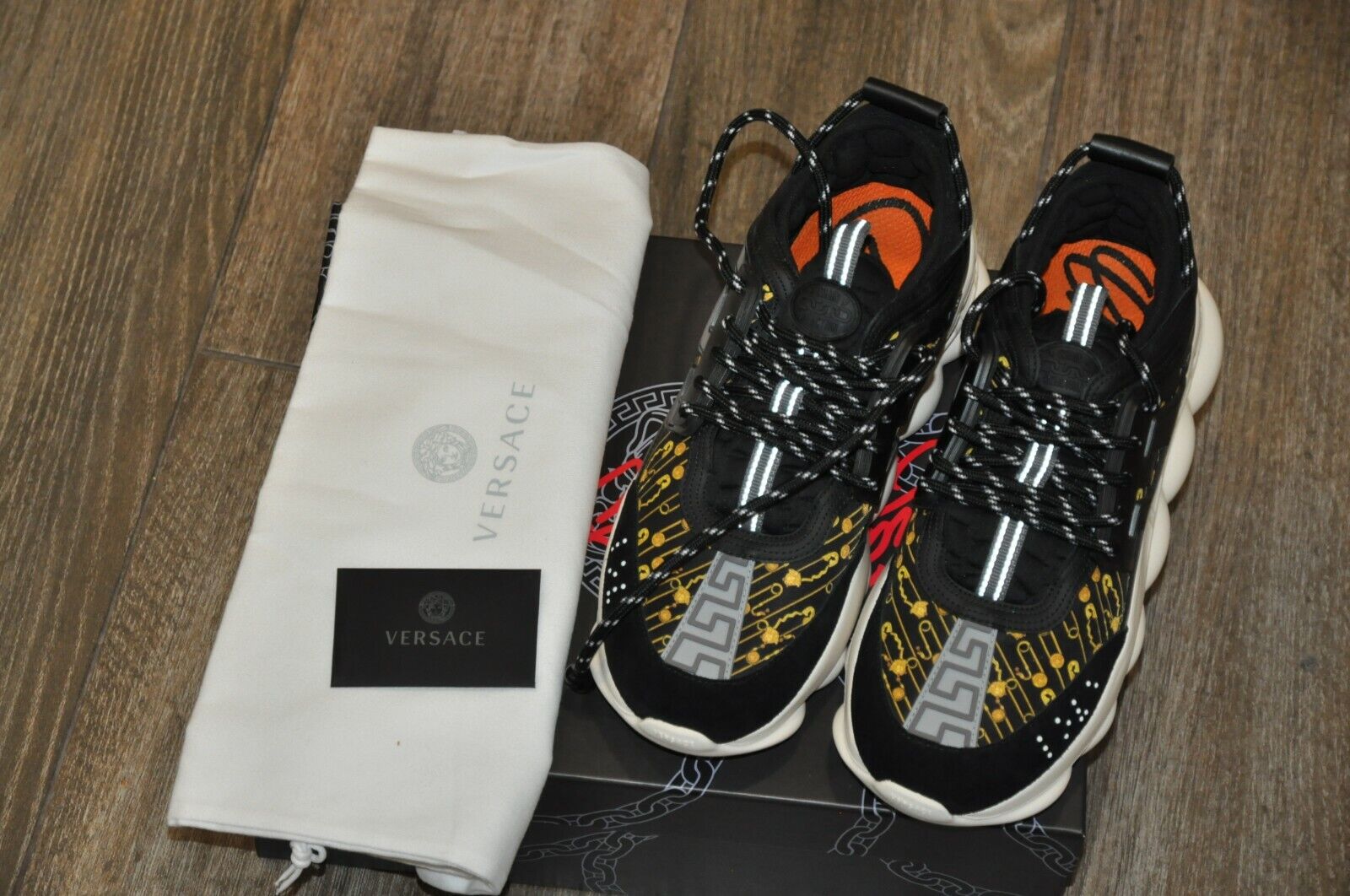 Versace shoes chain reaction - Gem