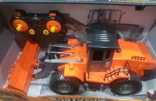 DRIVEN – Medium Toy Construction Truck with Remote Control – R/C Midrange Front - Picture 2 of 4
