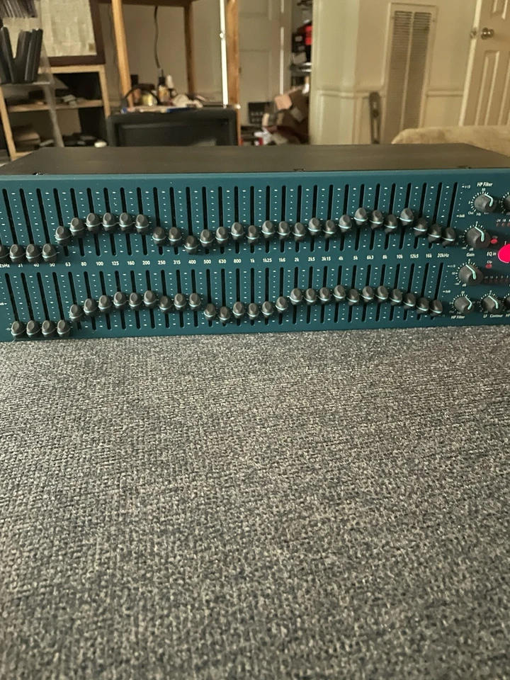 BSS Opal Series FCS-966 Constant Q Dual-Channel Graphic Equalizer - Image 2 of 4