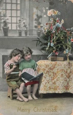 VINTAGE CHRISTMAS CHILDREN READ BY TREE 1913 GEL POSTCARD 112425 U