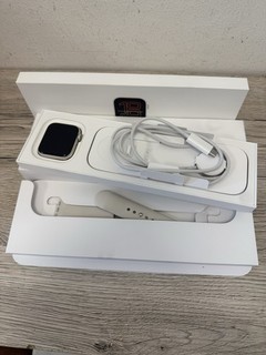APPLE Watch SE 3 GPS 44 mm correa deportiva de aluminio estrella polar DEFECTUOSO