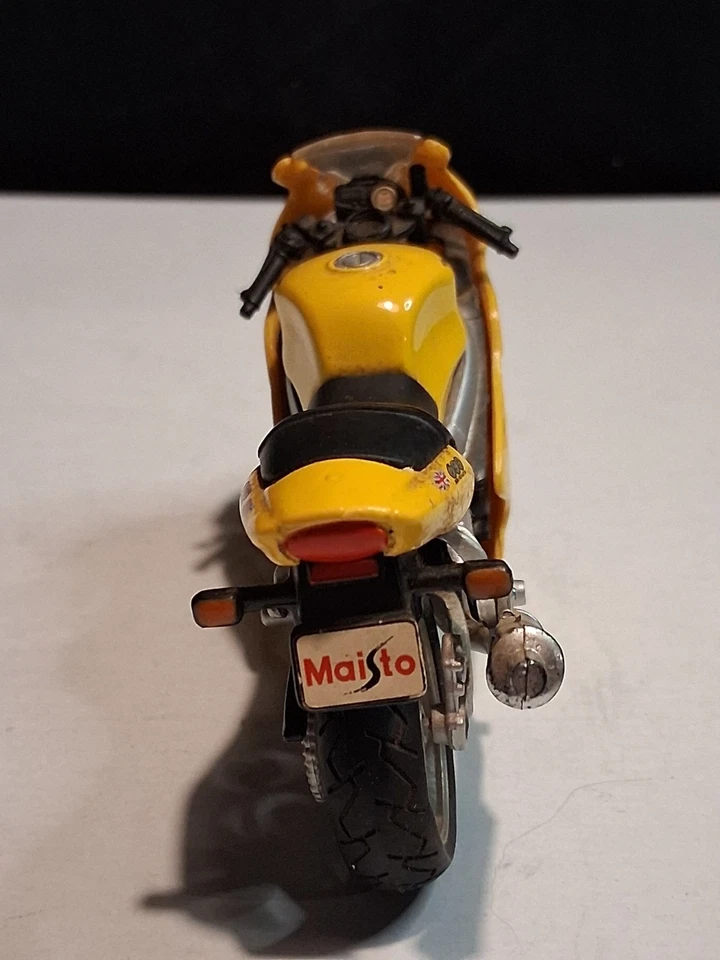 Diecast Motorcycle Triumph TT 600 1:18 Scale Maisto - Image 4 of 4