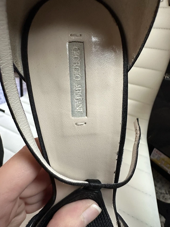 Tacones negros para mujer Georgio Armani Foto 3 de 4