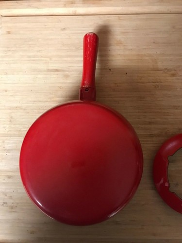 Fondue Pot Red Wooden Handle Open Slotted Lid Red Enamel 6 Skewers - Picture 7 of 12