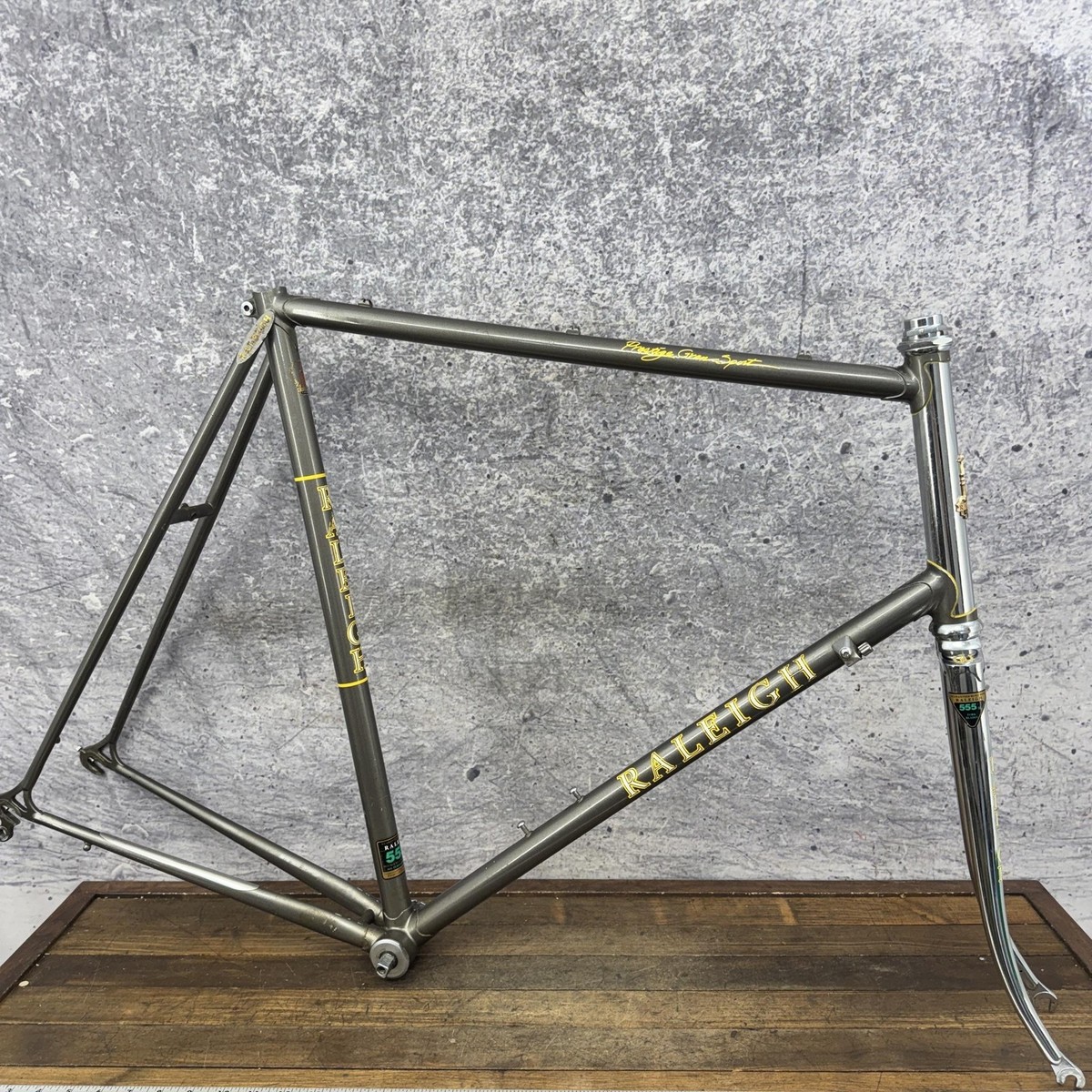 Vintage Raleigh Prestige Frame 65cm Racing Road Bike 555SL Chrome