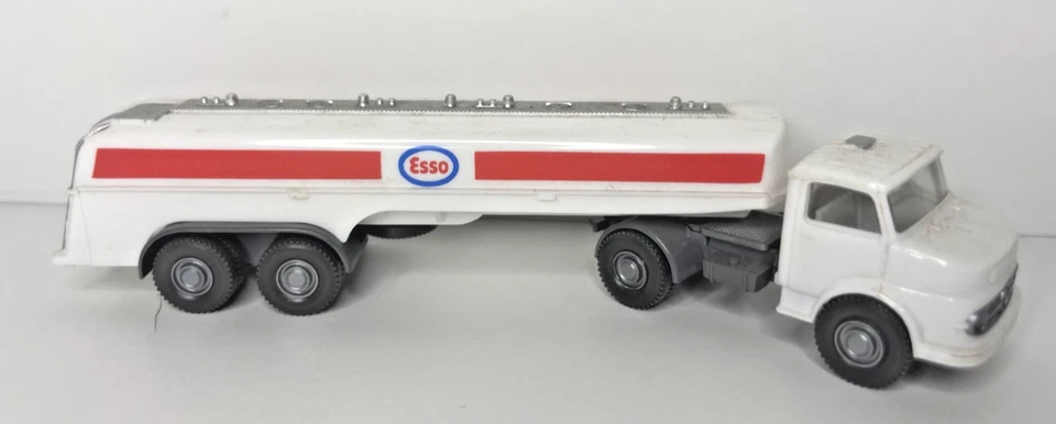 Wiking H0 1:87 camion cisterna MAN Scania Shell Aral Esso Texaco Hoechst... - Immagine 4 di 4