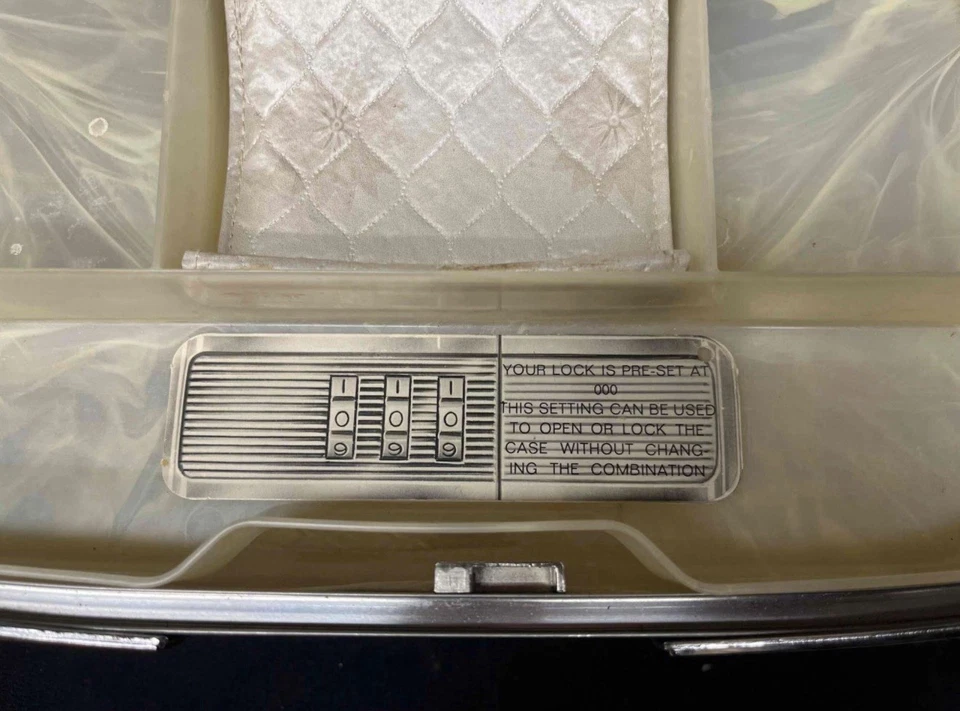 Estojo de trem American Tourister vintage dos anos 60 com peças originais e trava de trabalho - Imagem 4 de 4