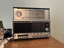 Vintage Sears Com/Trek IX - FM/AM 9 Band Radio Portable AC or Battery Works