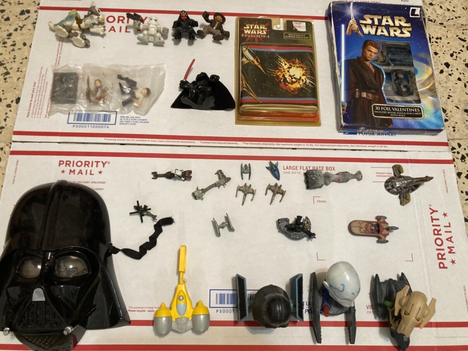 27 LOT ( STAR WARS ) FIGURE, METAL VEHICLES, PROMO AND MORE ) SEE IT