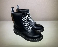 DR MARTENS WOMENS BLACK LEATHER 8-HOLE BOOTS WHITE STITCHING SIZE 6 LACE UP NEW