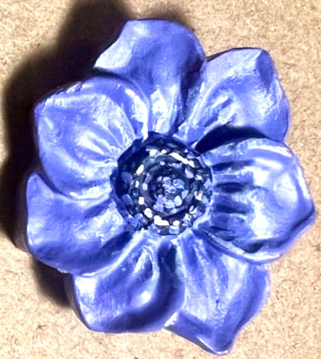 Pretty Purple HP 3D Realistic FLOWER Plastic Button Back Mark B/L -00 Buffed