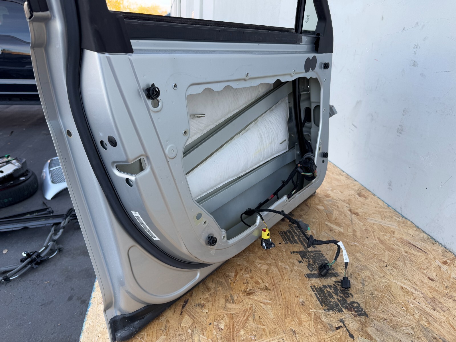 FRONT LEFT DRIVER DOOR SHELL COVER BENTLEY FLYING SPUR OEM (2013-2018)