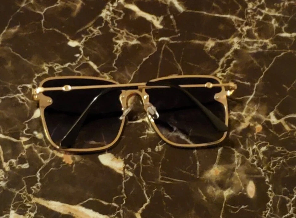 NEW Oversized Round & Square Shaped Gradient Unisex Sunglasses - Image 3 of 4