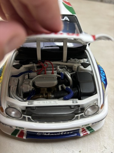 AutoArt 1/18 Scale - Toyota Corolla WRC Rally Portugal - #5 C. Sainz - Picture 9 of 10
