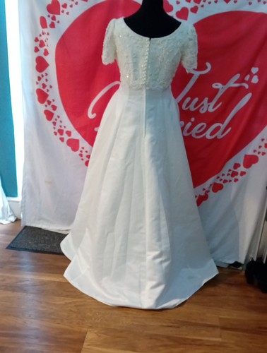 Wedding dress size 18 ivory satin Forever Yours, check measurements, H - Picture 5 of 6
