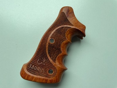 Prof. Target Grips For Taurus Raging Bull/Raging Hunter 444, 454, 460, checker