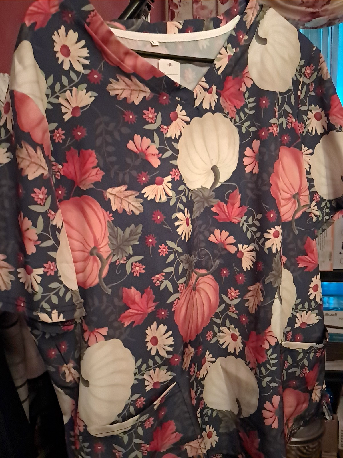 Handmade Women’s V-Neck Medical Scrub Top Size L Floral Pumpkin Pockets