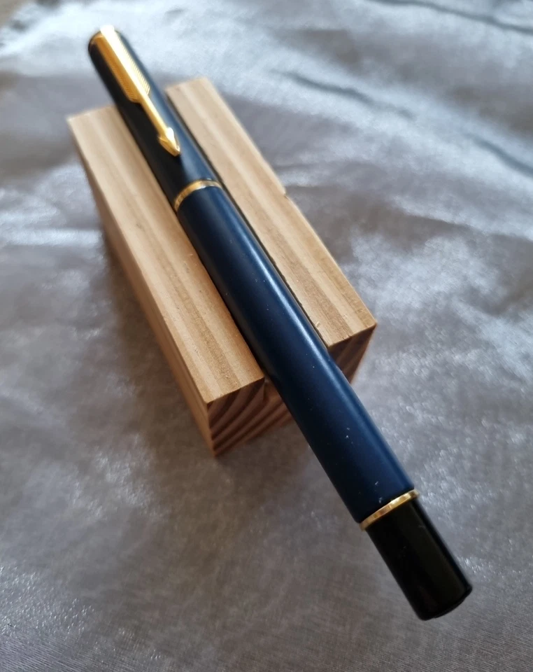 2002 Parker Rialto 88 Fountain Pen 14ct Gold Nib In Blue and Black with Case - Image 3 of 4