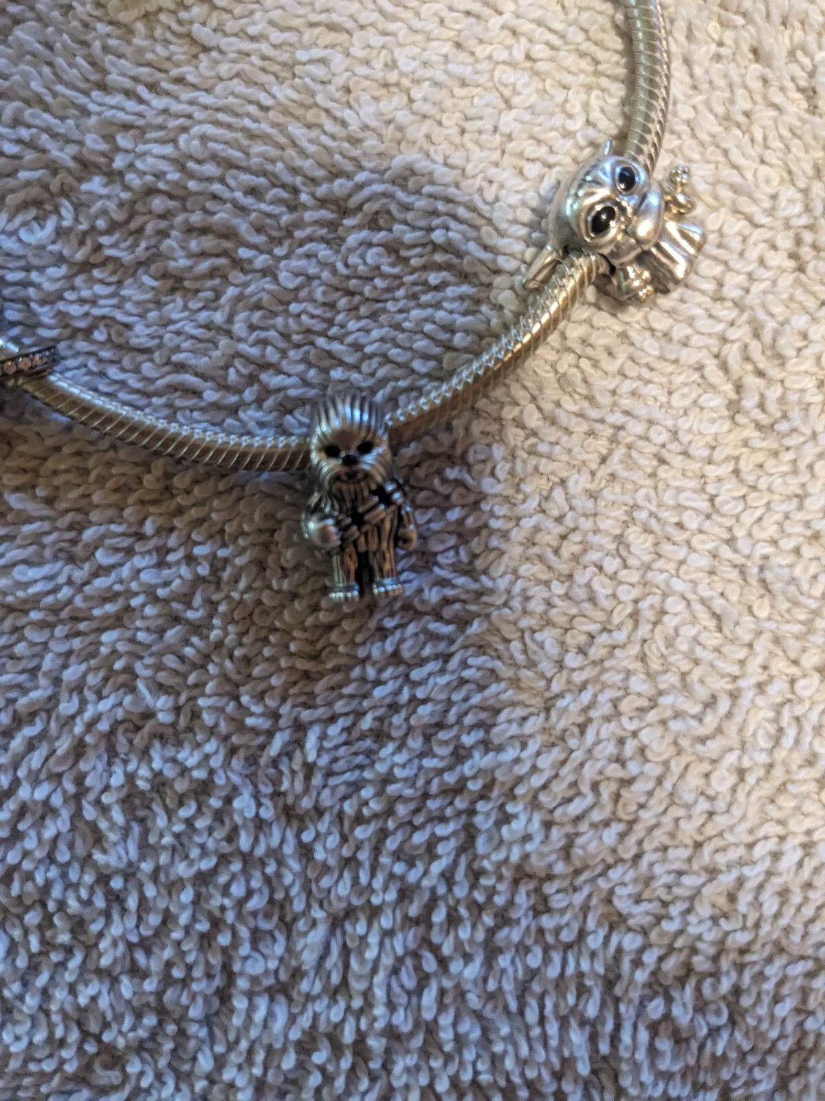 Authentic Pandora Moments Star Wars™ Snake Chain Clas… Gem